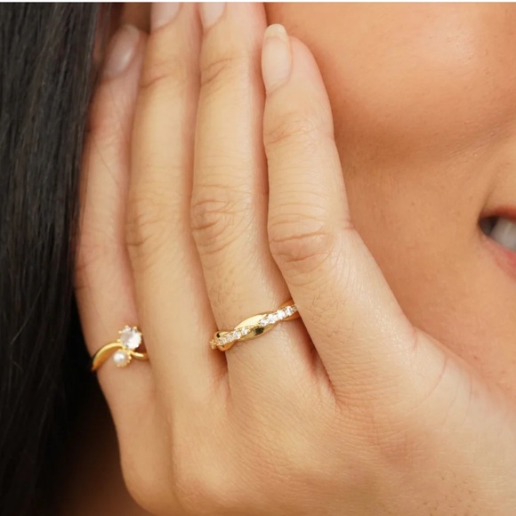 Aurora Gold Crystal Ring - Picture 4 of 5